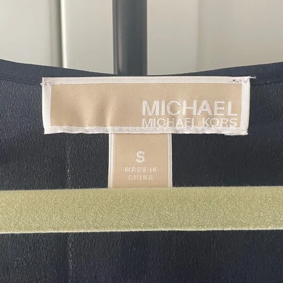 Classic Michael Kors pleated georgette Maxi Dress with Belt NWOT small - Picture 4 of 7